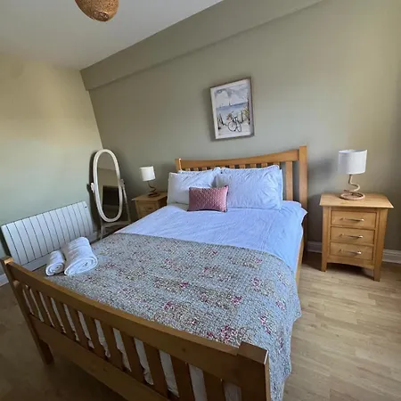 Luxury 1 Min To Apartment *